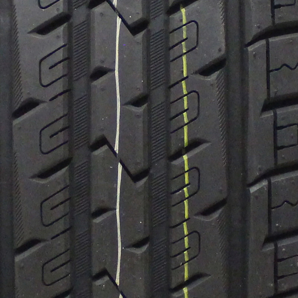 All Season 265/60R18 110H Passenger Tire D9477